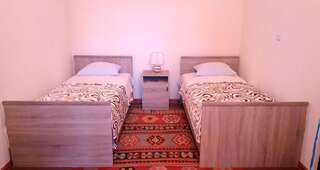 Отели типа «постель и завтрак» Guest House Armina Ехегнадзор Стандартный двухместный номер с 1 кроватью или 2 отдельными кроватями и видом на сад-4